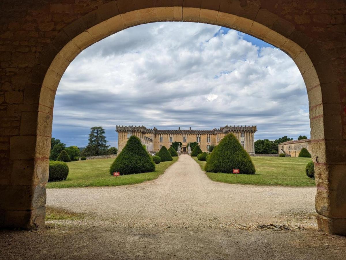 Gite Charmant Au Coeur D'Un Chateau Historique Avec Parc, Proche De Cognac, Ideal Famille Et Nature - Fr-1-653-167 Cherves-de-Cognac Exterior photo