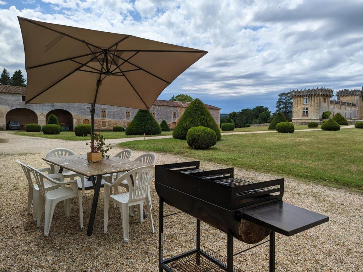 Gite Charmant Au Coeur D'Un Chateau Historique Avec Parc, Proche De Cognac, Ideal Famille Et Nature - Fr-1-653-167 Cherves-de-Cognac Exterior photo